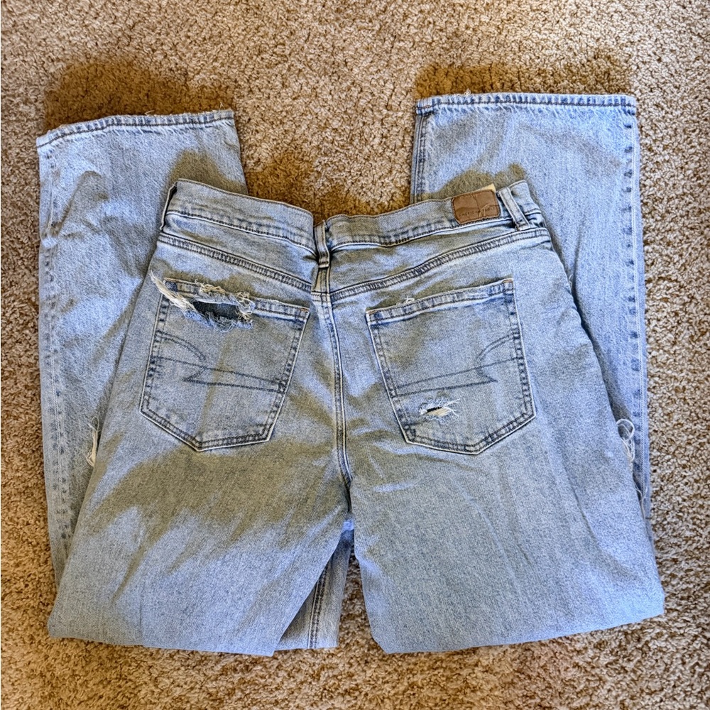 American Eagle Outfitters Light Wash Straight Leg Jeans with Distressed Trim - Picture 4 of 4